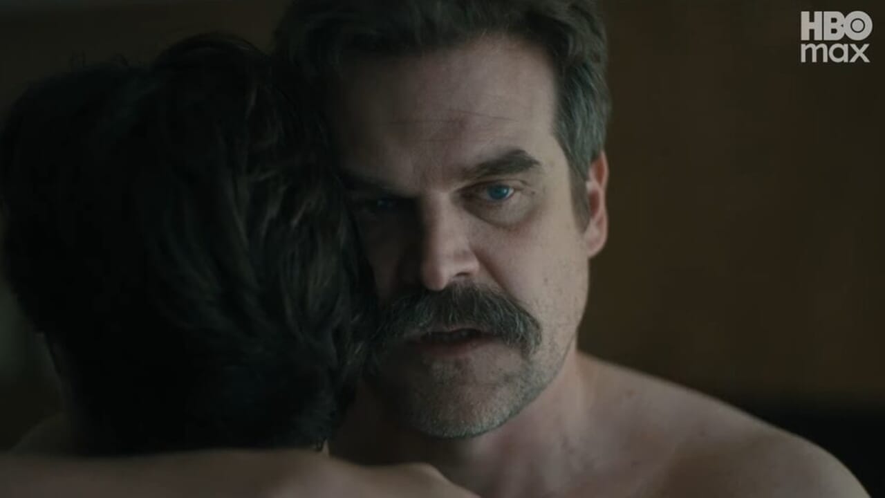 DTF St. Louis, le triangle entre Jason Bateman, David Harbour et Linda Cardellini sur HBO Max : la bande-annonce