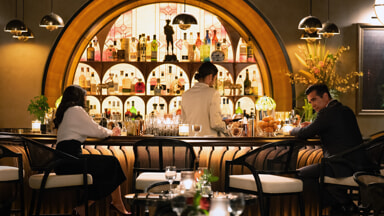 Laura Donnelly et Colin Farrell dans Sugar 2