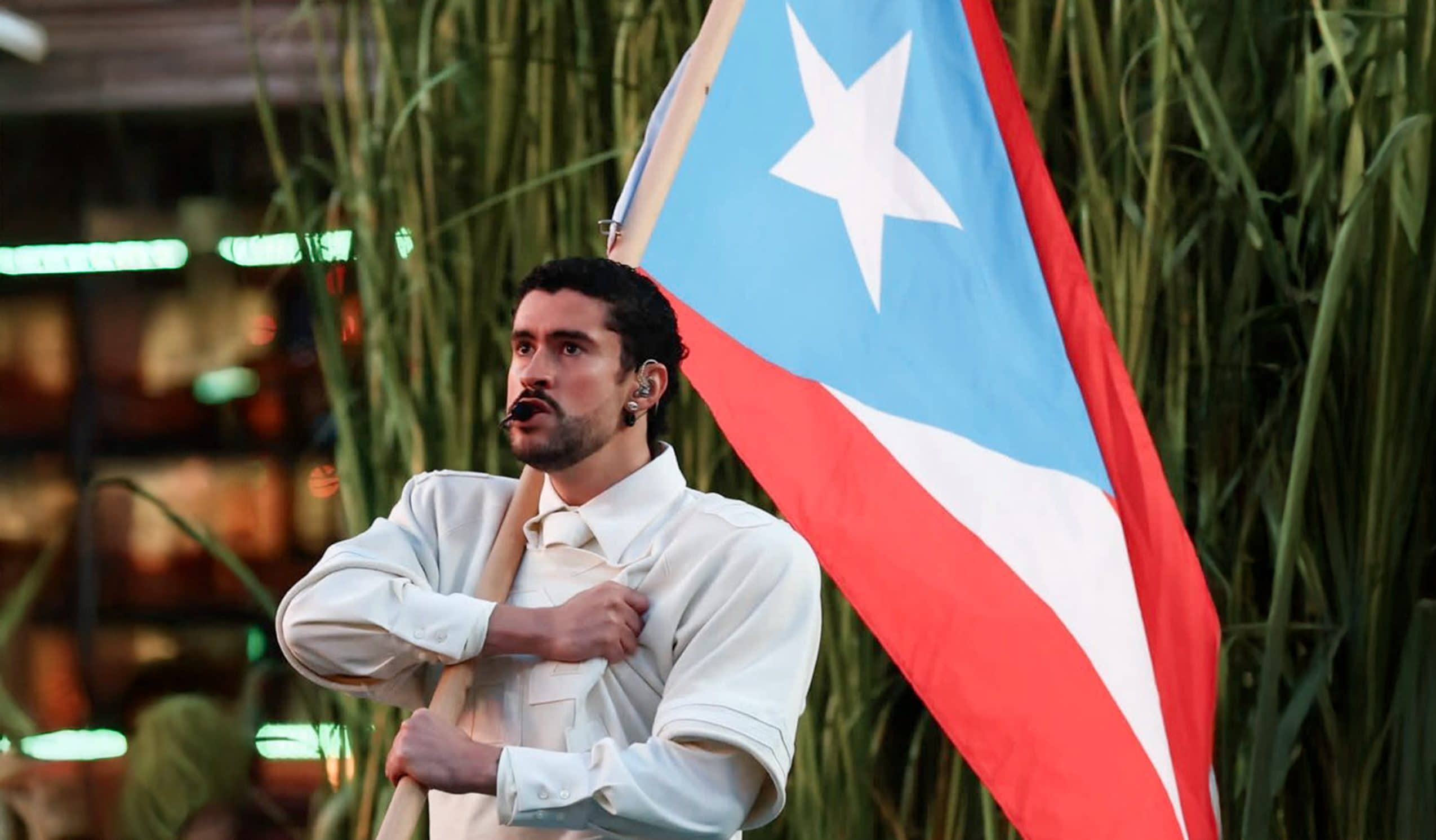Le drapeau de Porto Rico arboré par Bad Bunny au Super Bowl suscite la controverse sur sa signification