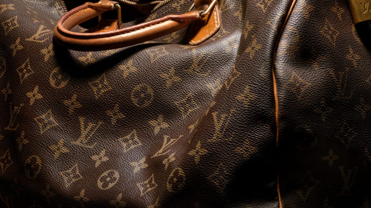 Comment se fait-il que les sacs Louis Vuitton ne se démodent jamais (après 130 ans)
