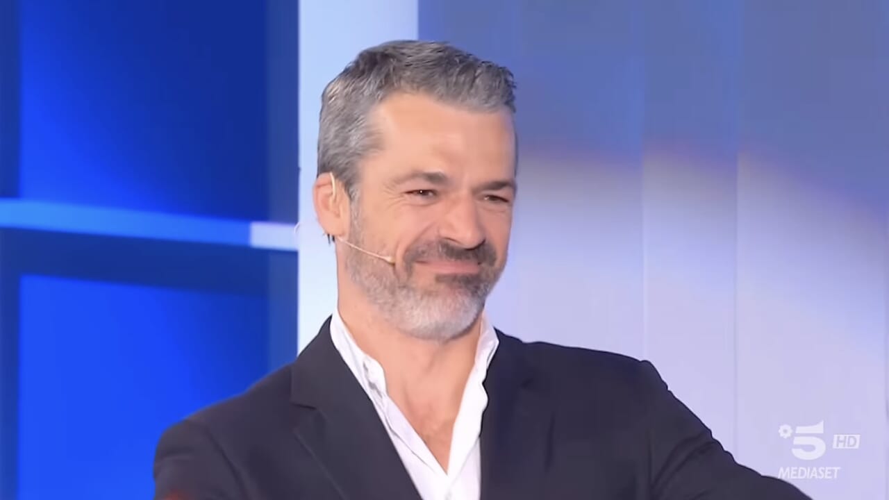 Vous avez un courrier, les bulletins de notes : Argentero « snobe » Sofia Goggia (5), Antonio veut « mordre les pieds » (3), Gerry Scotti sait cuisiner ou pas ? (6)