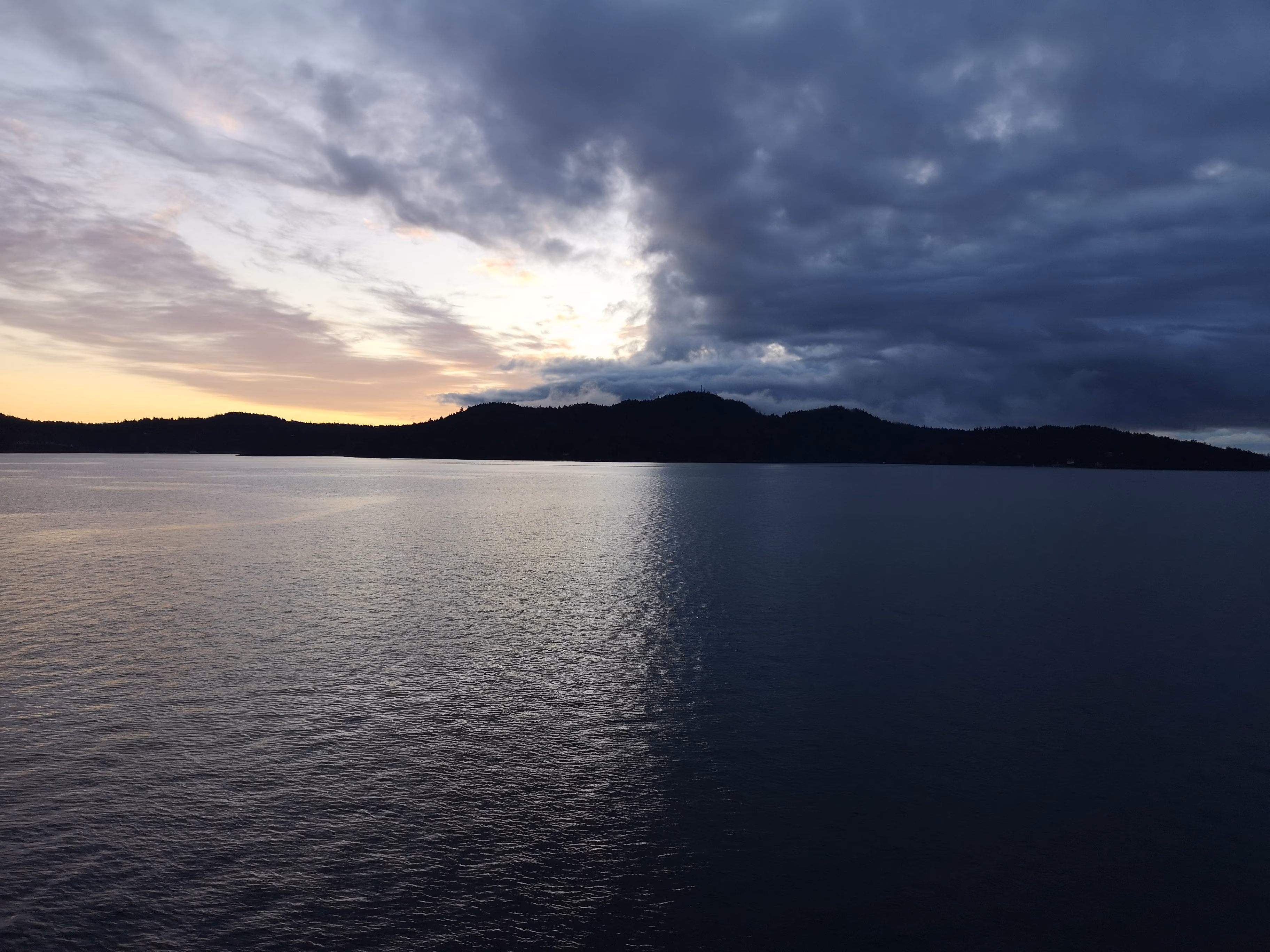 Aujourd'hui c'est l'équilight du printemps, où le jour et la nuit ont la même durée : la différence avec l'équinoxe