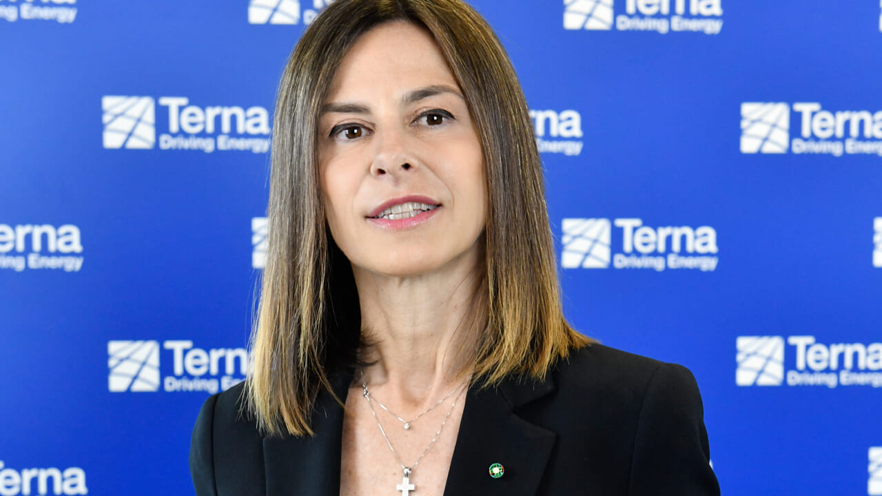 Pourquoi Giorgia Meloni bat Giuseppina Di Foggia 7,3 millions à 0 : quelle comédie
