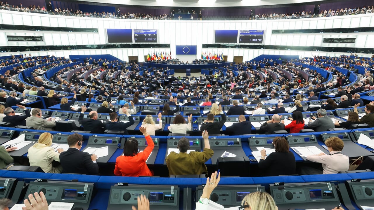 Défense, cohésion et ressources propres : le Parlement européen veut un budget de 2 000 milliards