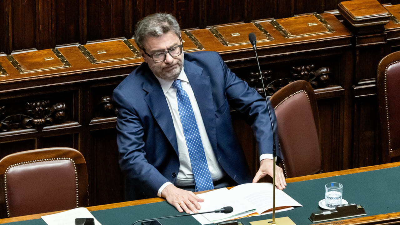 Giorgetti en veut plus "flexibilité" de l'UE : "On a raison, je parle plus avec Dombrovskis qu'avec Crosetto"