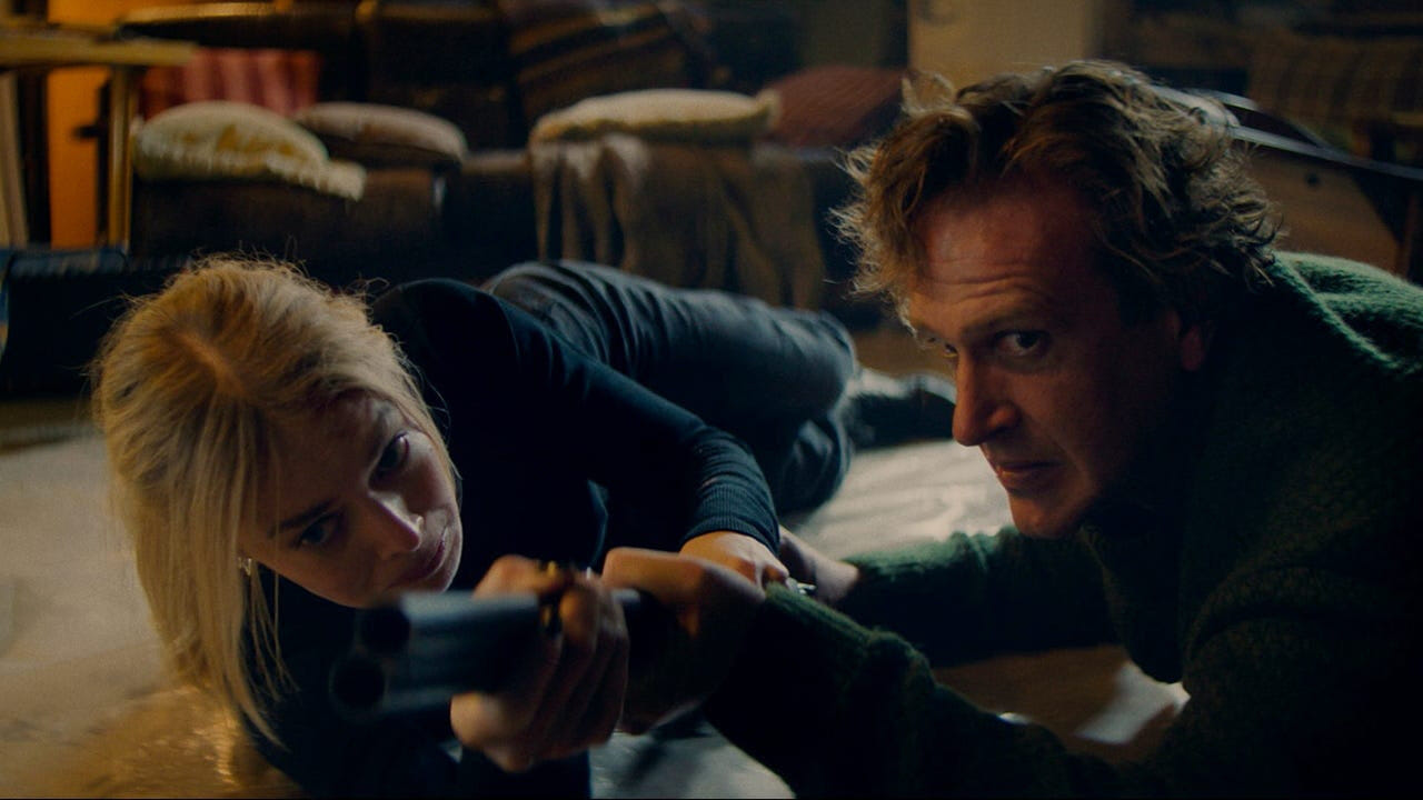 "Sur ton cadavre": bande-annonce, intrigue et date de sortie du thriller comique avec Jason Segekl et Samara Weaving