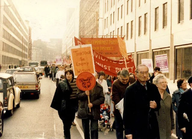 Manifestations à Londres en 1984 (crédit Wikimedia Commons)