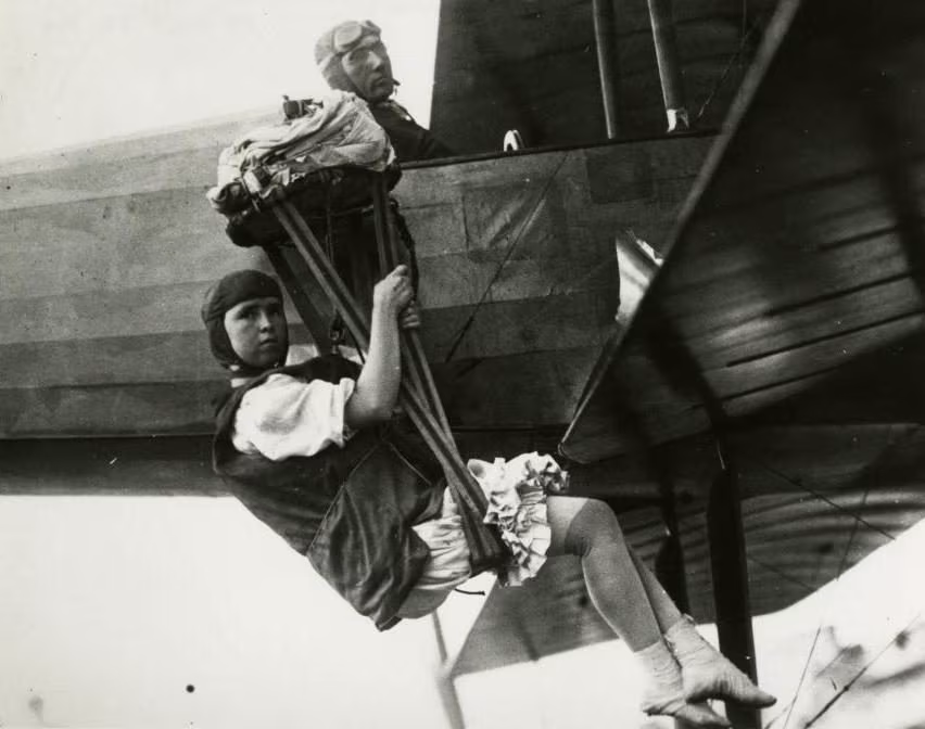 Georgia « Tiny » Broadwick, première femme de l’histoire à sauter d’un avion avec un parachute