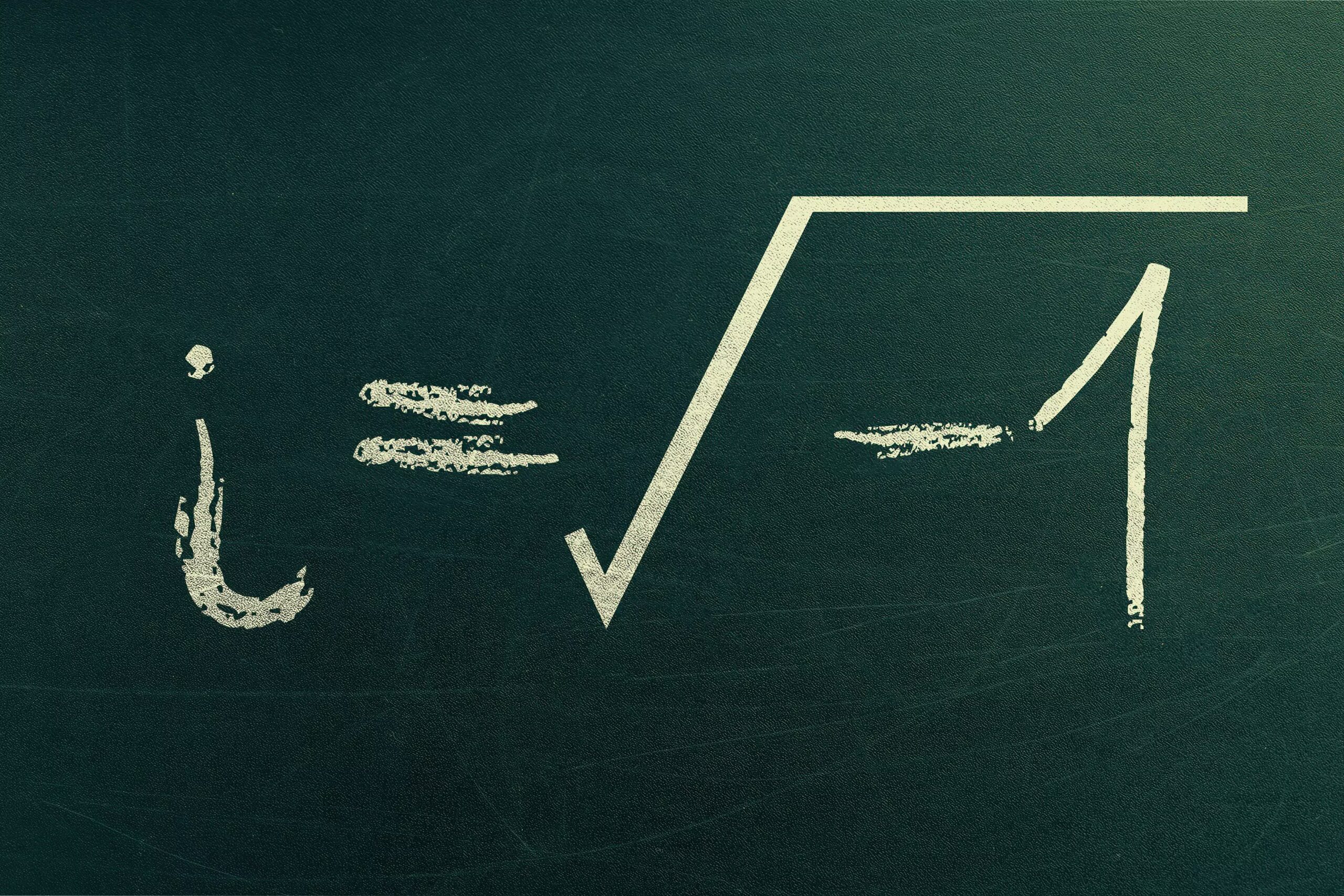Les nombres imaginaires sont des entités qui, une fois mises au carré, donnent un résultat négatif : à quoi servent-ils en mathématiques