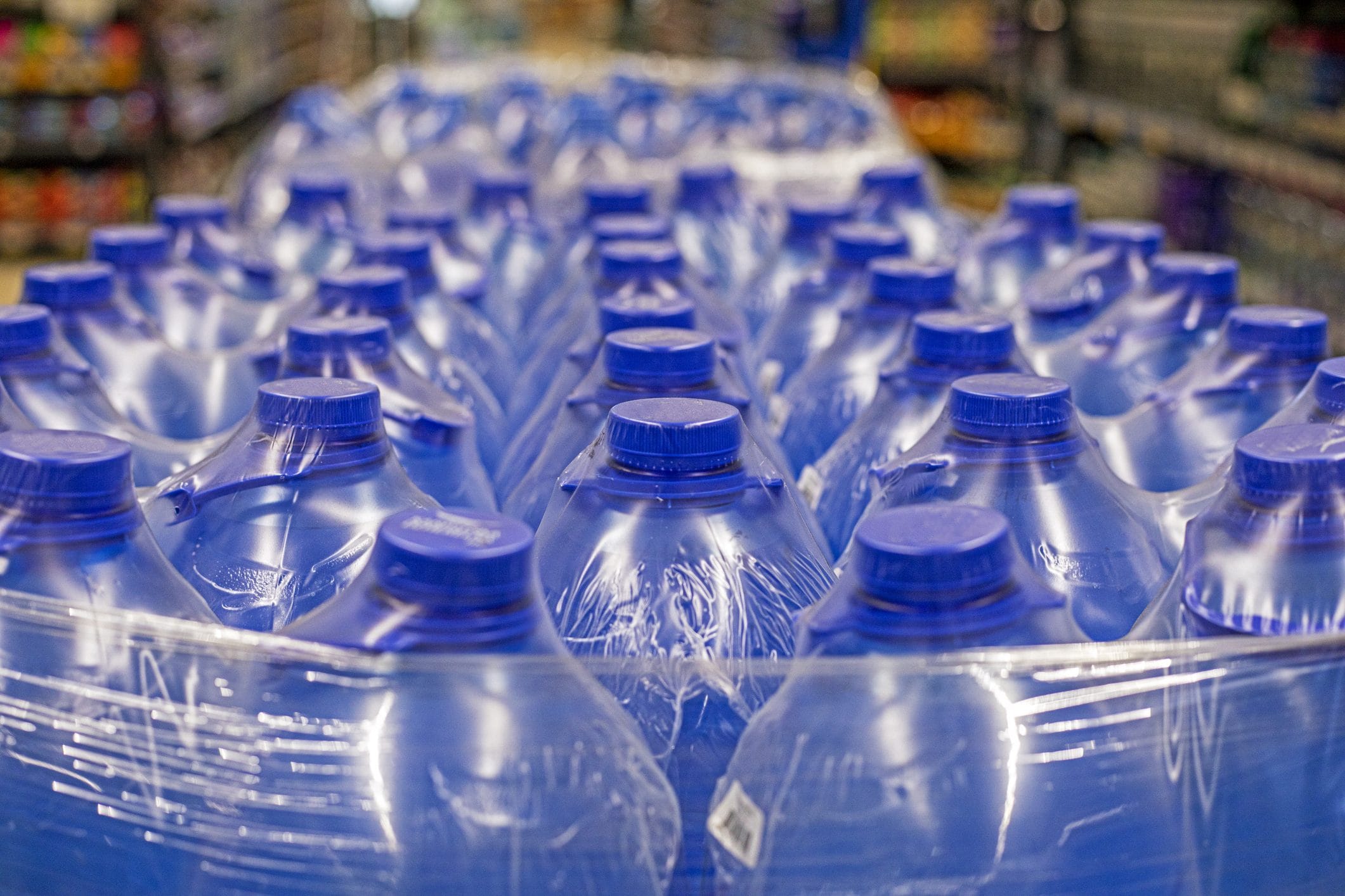 L’UE interdira les emballages plastiques à usage unique à partir de 2030 : quels changements pour les emballages de fruits et d’eau