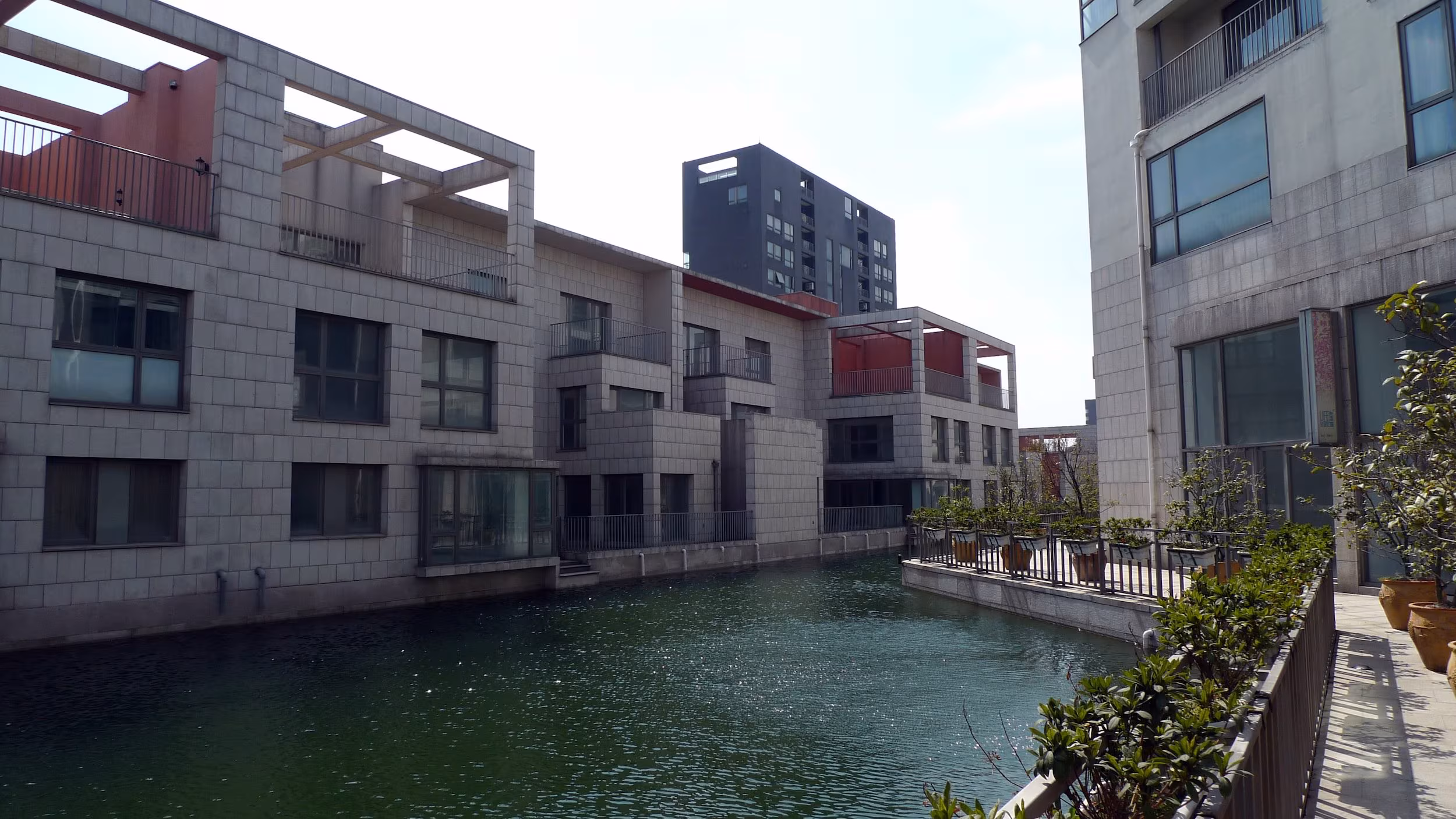 Pujiang est la ville de Gregotti sur le thème de l'Italie à Shanghai, en Chine : elle adopte les principes de colonisation romaine
