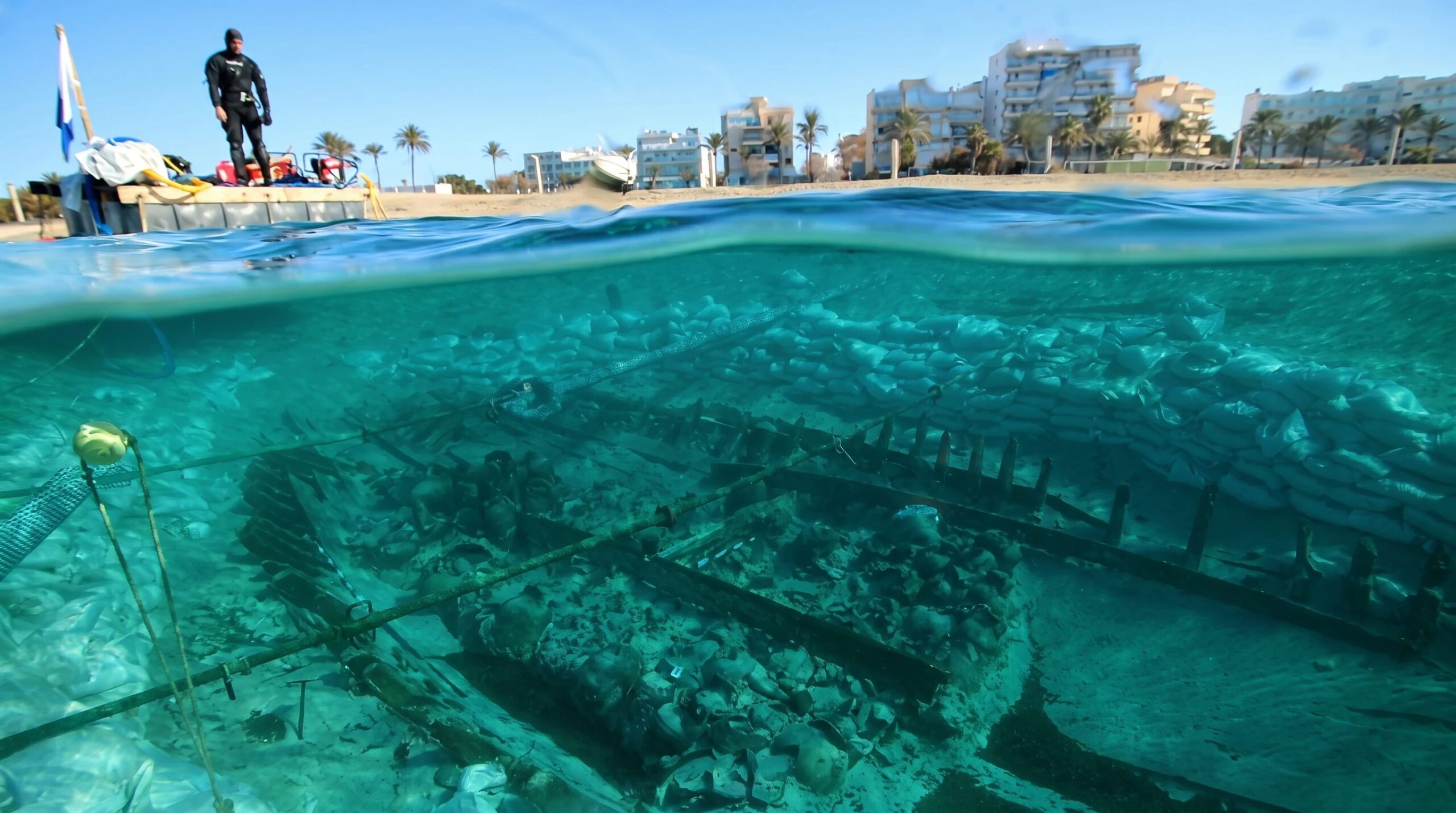 L'épave d'un navire romain vieux de 1 700 ans mise au jour : amphores et outils anciens retrouvés