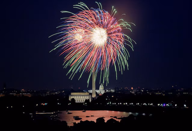 Feux d'artifice sur le National Mall à Washington (WIkimedia Commons)