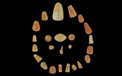 18 tombes des périodes ptolémaïque et romaine découvertes en Egypte : un sarcophage de 2,5 m de langues d&rsquo;or découvert