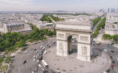 Pourquoi l&rsquo;Arc de Triomphe ne s&rsquo;effondre pas sous son poids : les secrets structurels du monument vieux de 190 ans