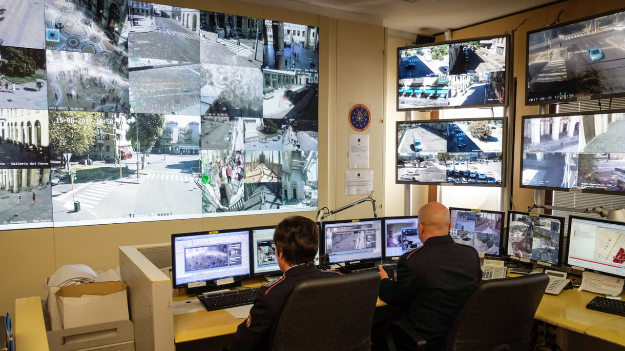 Le gouvernement veut donner à la police la reconnaissance faciale en temps réel, dit la Commission européenne : "C'est interdit en public"
