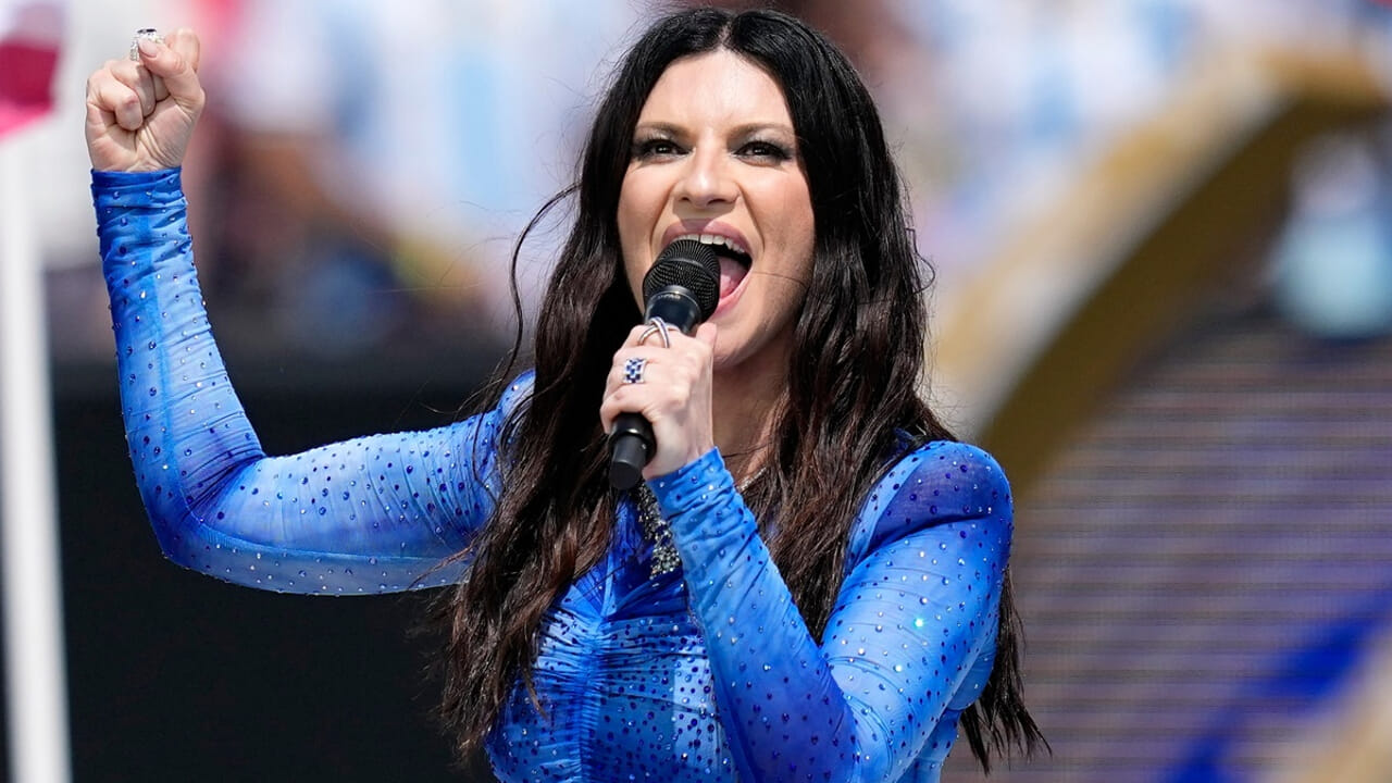 Critiquez-la, alors que Laura Pausini est la seule chanteuse italienne (vraiment) célèbre au monde