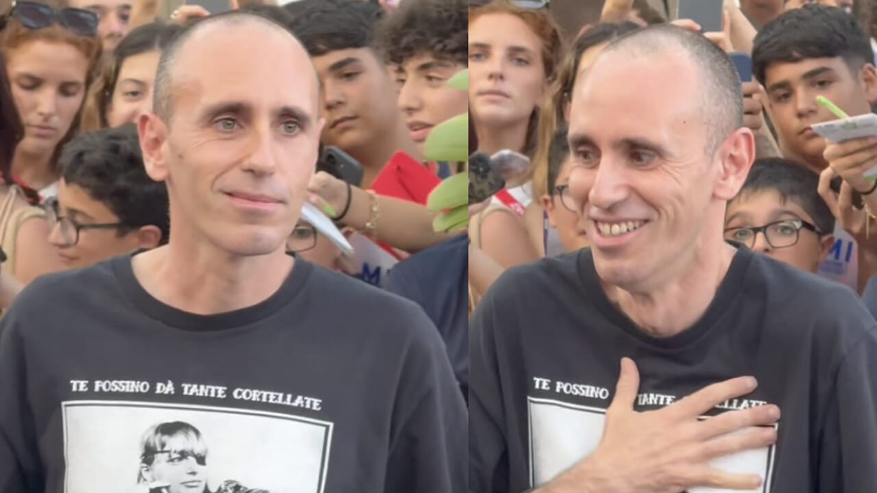 Zerocalcare est acclamé comme une véritable star chez Giffoni, mais ne signe pas d'autographes. Et il ralentit sur les nouveaux projets : "Ce n'est plus compatible avec ma vie"