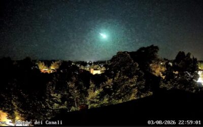 Observations dans le ciel de différentes parties de l&rsquo;Italie : une boule de feu brillante et la traînée des satellites Starlink