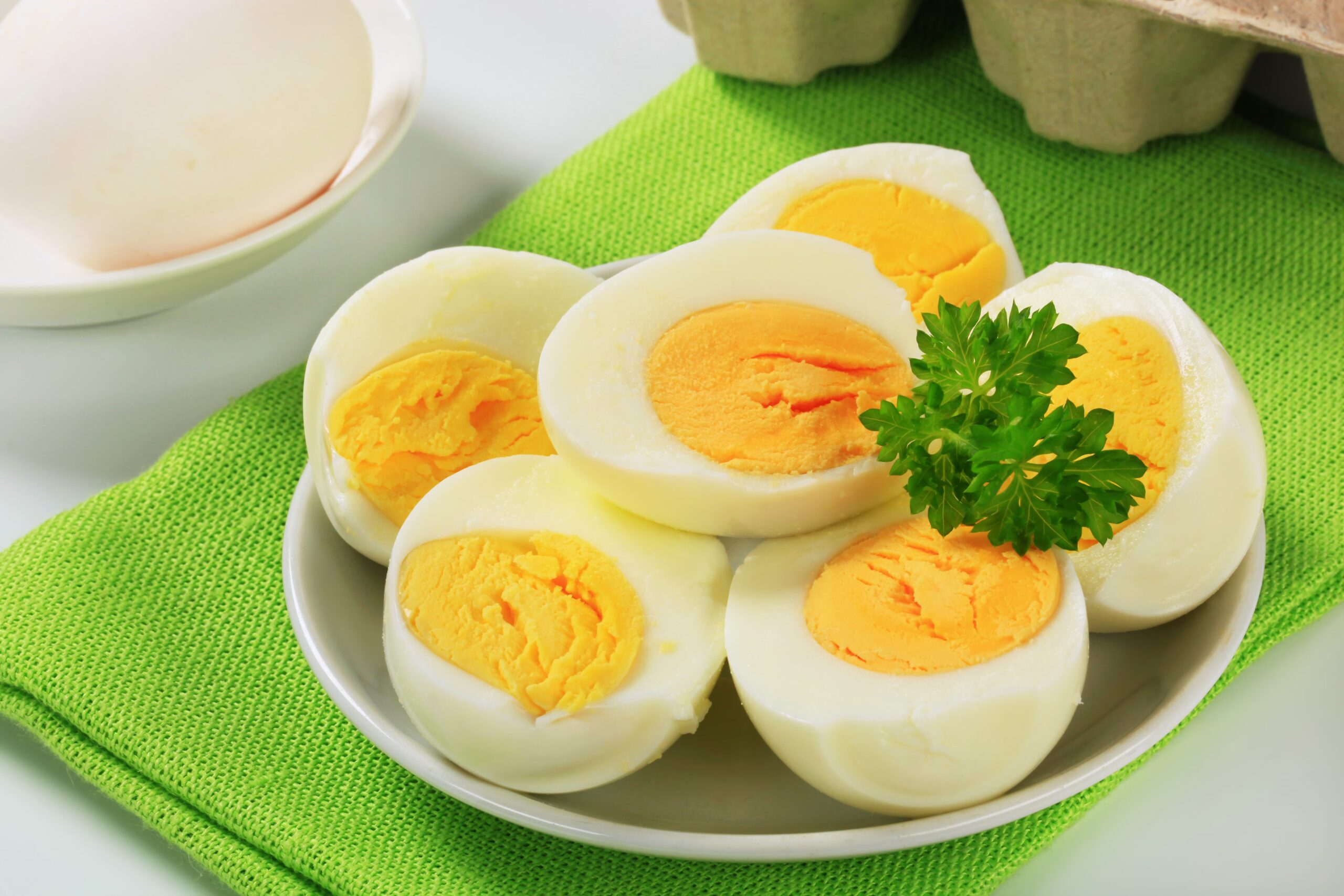 Pourquoi les œufs deviennent « bouillis » quand on les cuisine : c'est un processus chimique qui transforme les protéines
