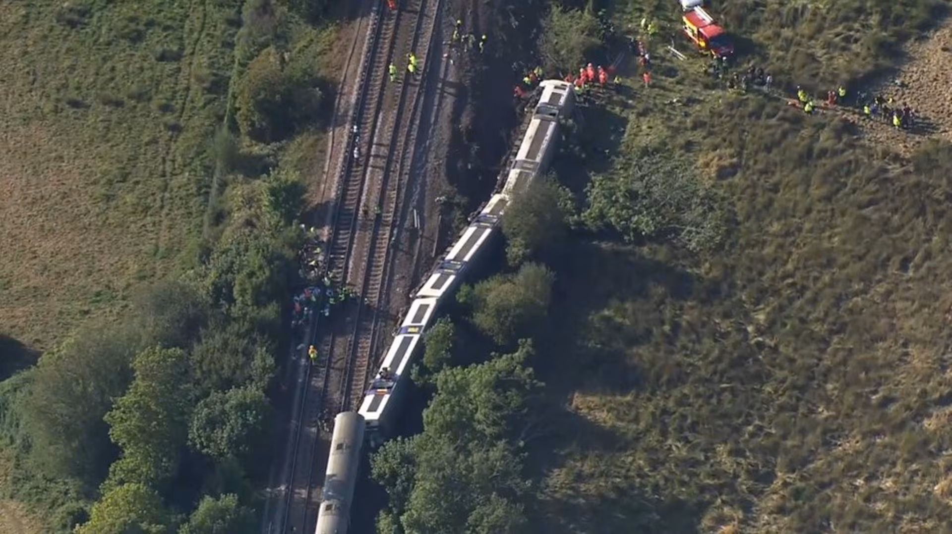 Un train a déraillé à Lewes, en Angleterre, avec 3 wagons renversés et 20 blessés : hypothèses sur les causes et la chaleur