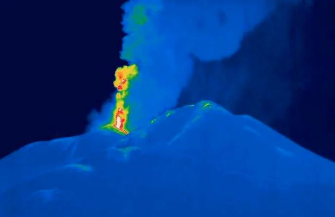Éruption de l'Etna, l'activité strombolienne reprend au cratère Voragine : le bilan de ces dernières semaines