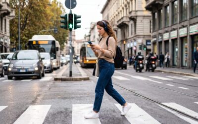 Amende de 75 euros pour les piétons qui traversent la route avec leur téléphone portable : ce qui changerait avec le nouveau CdS