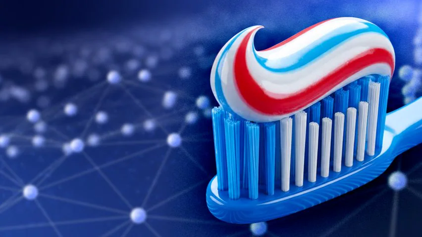 Le dentifrice contient du fluor : il sert à former un bouclier protecteur sur l'émail