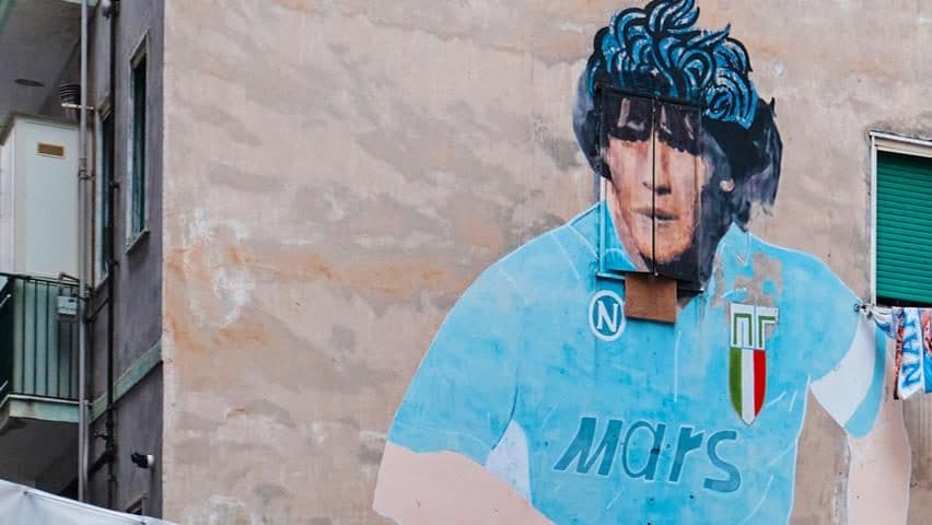 Pourquoi il y a tant de plaques d'immatriculation polonaises à Naples : comment fonctionne le mécanisme d'assurance