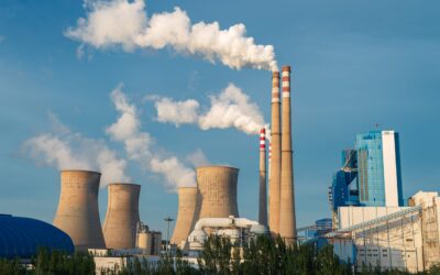 Parce que les centrales thermoélectriques bloquent juste au moment où on allume les climatiseurs en pleine chaleur