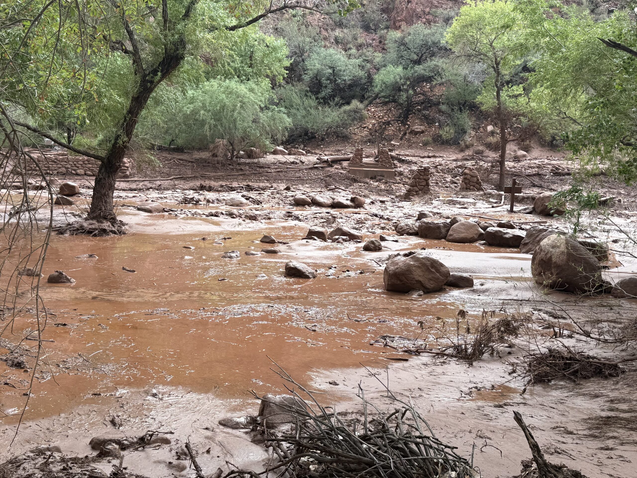 Crue éclair au Grand Canyon, évacué et porté disparu : qu'est-ce qu'une crue éclair et ses causes possibles