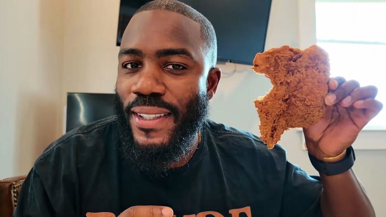 Big Chicken : le complot du fast food, quand sort la docu-série qui révèle le business du poulet frit