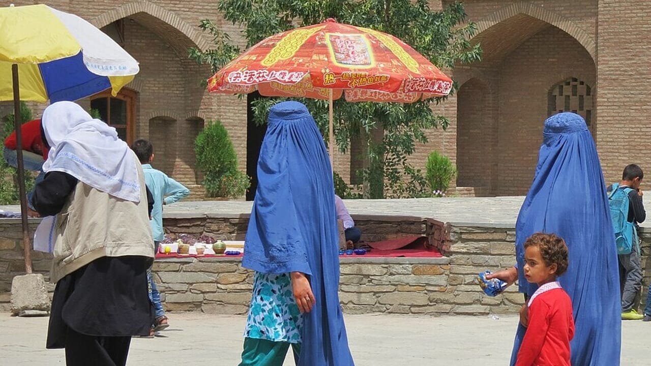 Devons-nous interdire la burqa parce que nous respectons les femmes ou y a-t-il d’autres raisons ?