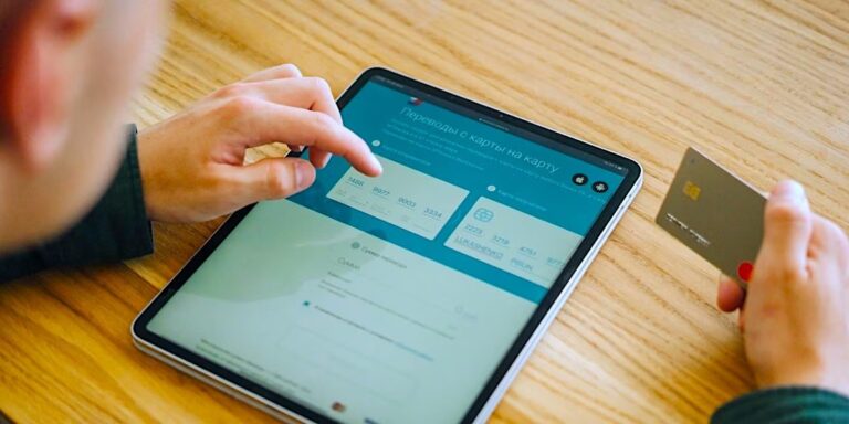 Que sont les escroqueries fantômes : la tromperie du faux hacker qui vous pousse à transférer de l'argent vers le « compte sécurisé »