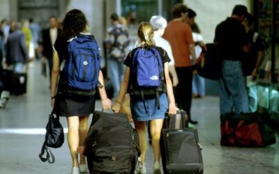 Jeunes expatriés, l&rsquo;Italie perd 14,5 pour chaque arrivée : les coûts et pourquoi ils partent selon le rapport Cnel 2026