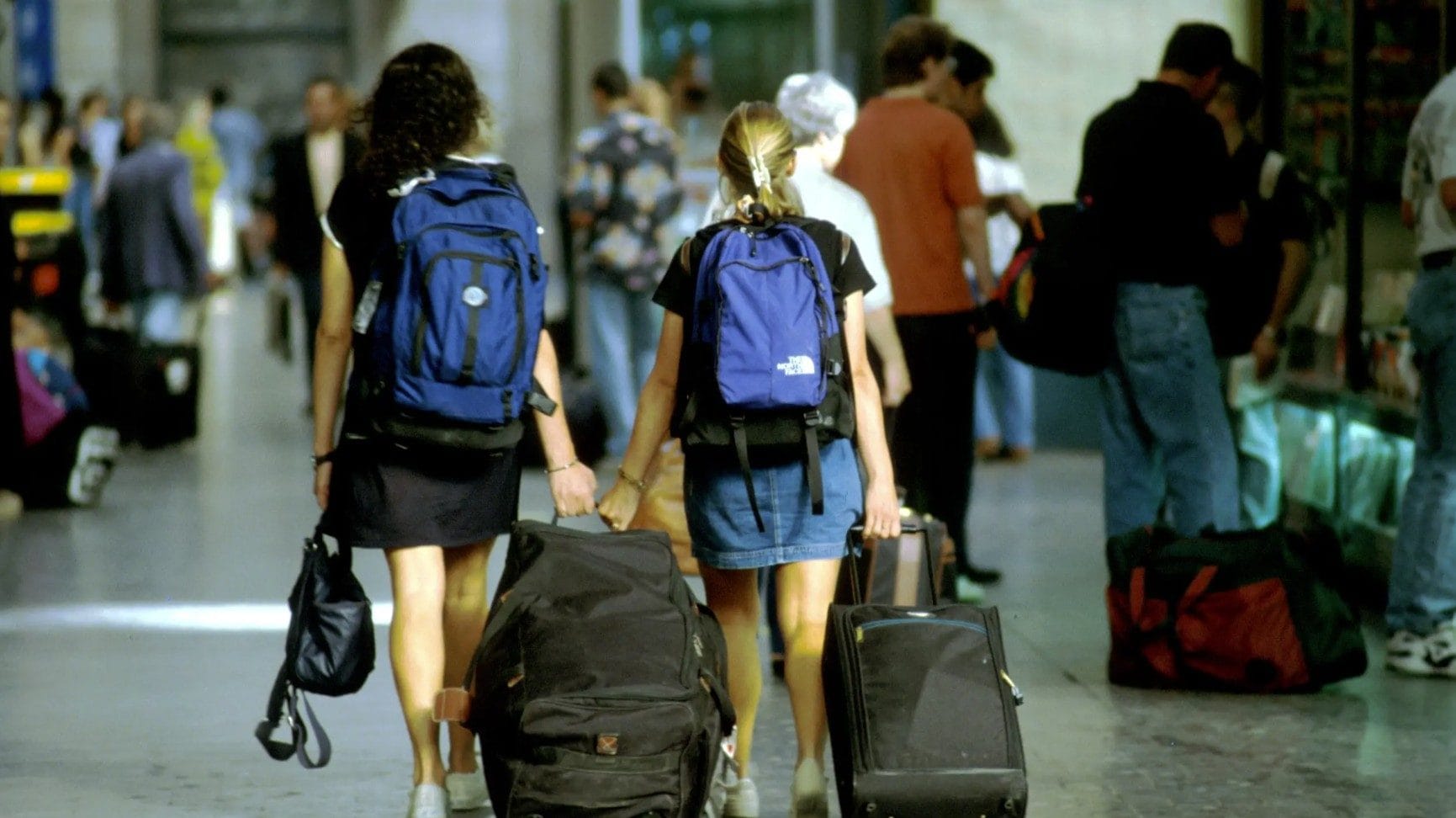 Jeunes expatriés, l'Italie perd 14,5 pour chaque arrivée : les coûts et pourquoi ils partent selon le rapport Cnel 2026