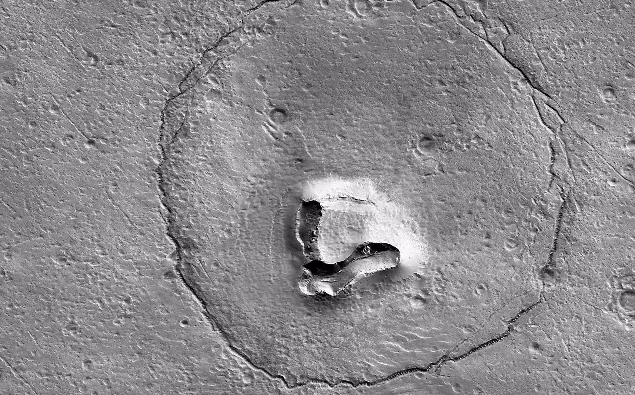 Du visage de Cydonia sur Mars au Soleil souriant, exemples de paréidolie sur les photos de la NASA