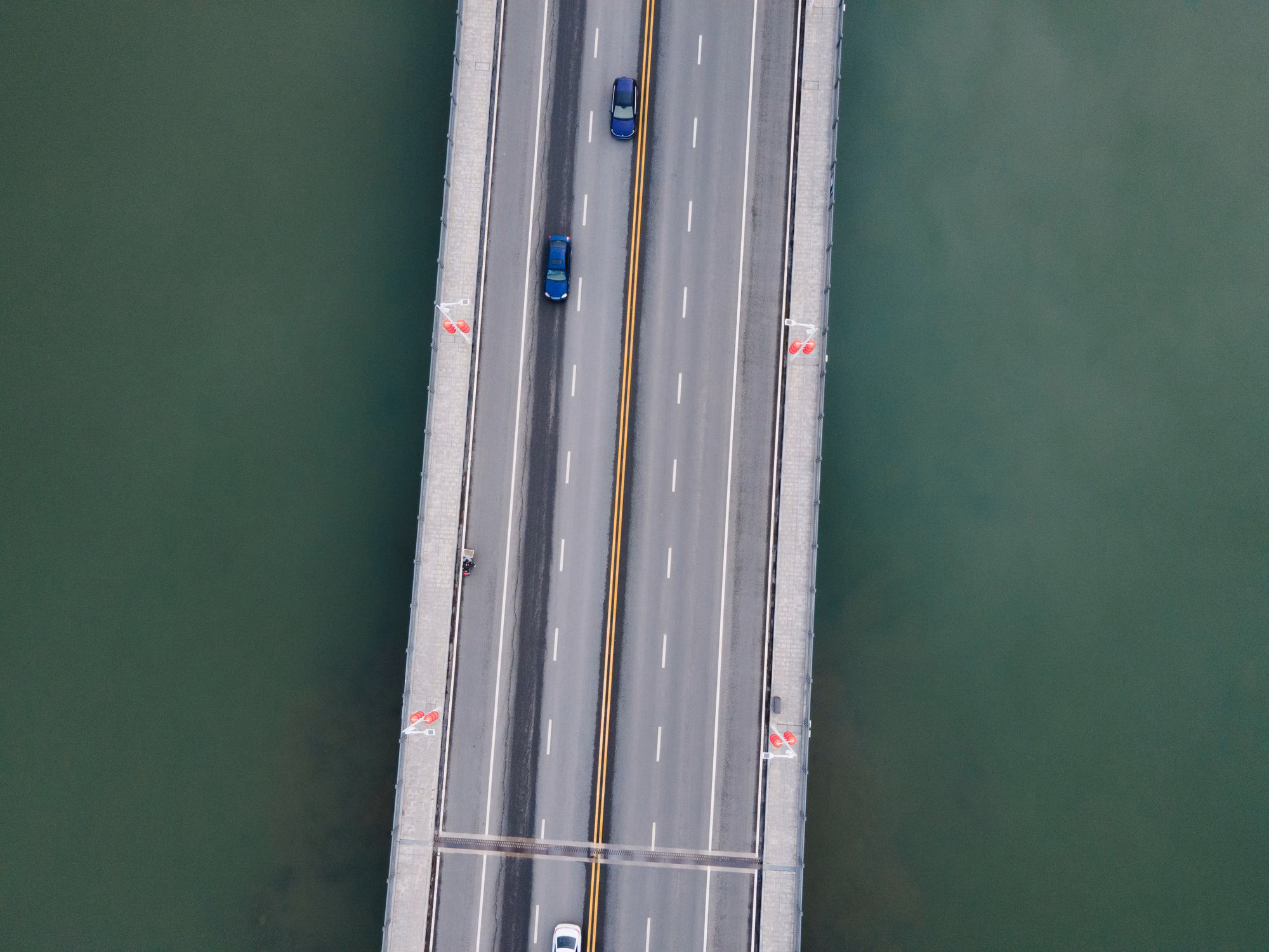 Les joints structurels dans les travaux routiers sont des discontinuités contre les dommages dus à la dilatation thermique et aux tremblements de terre