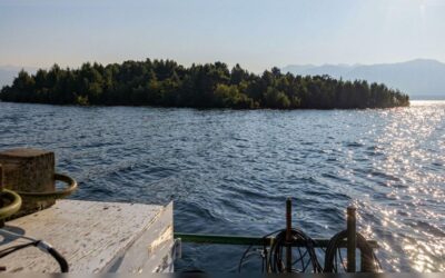 L&rsquo;île mystérieuse apparue dans un lac au Canada, a disparu des satellites et s&rsquo;est retrouvée à nouveau 30 kilomètres plus loin