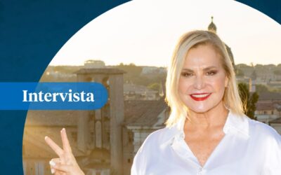 Simona Ventura : « Mes enfants ? Un entraîneur personnel, un acteur et un futur psychologue. Les jeunes devraient choisir des métiers que l&rsquo;IA ne pourra pas leur voler. Dans les années 2000, il y avait plus de liberté à la télévision »