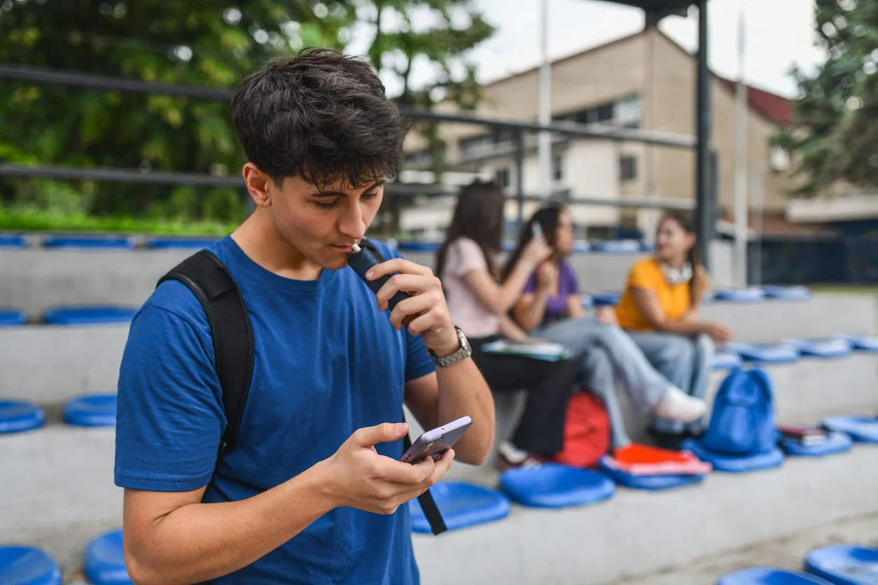 Fumeurs chez les adolescents, 37% ont consommé des produits contenant de la nicotine : les chiffres de l'enquête ISS 2026