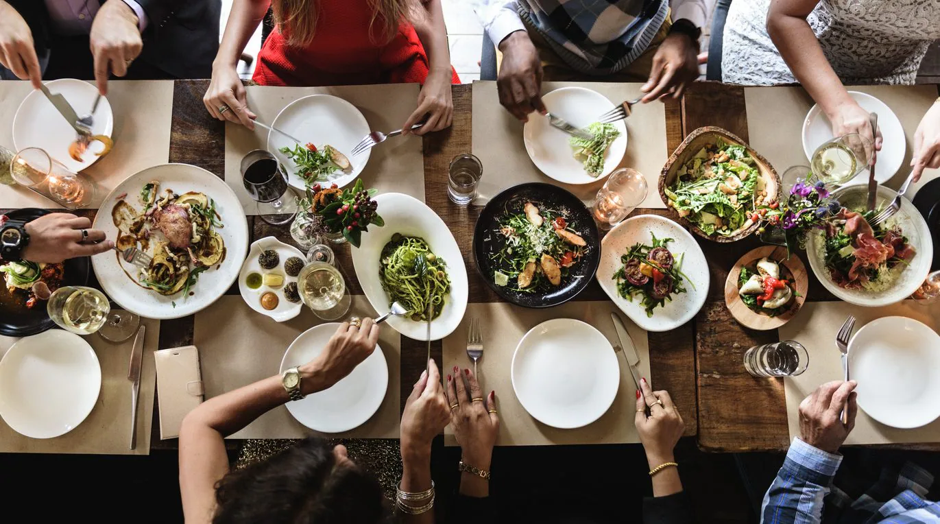 Faut-il commander le plat habituel ou pas ? La solution au dilemme du restaurant est la formule mathématique de Feynman