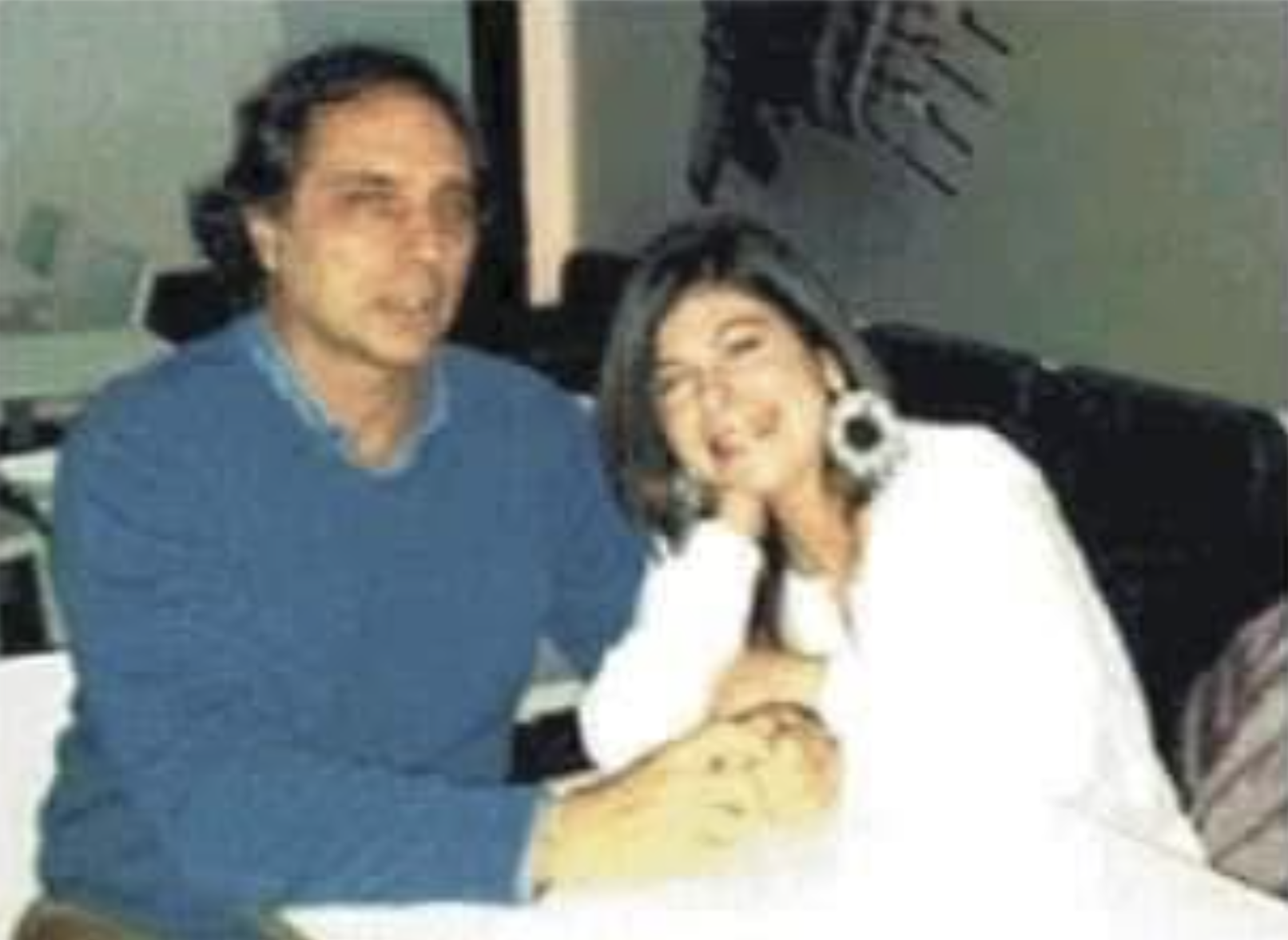 Le criminel condamné Luigi Ciavardini avec la future présidente de la Commission Anti-Mafia Chiara Colosimo sur une vieille photo (Photo Facebook) Le criminel condamné Luigi Ciavardini avec la future présidente de la Commission Anti-Mafia Chiara Colosimo sur une vieille photo (Photo Facebook)