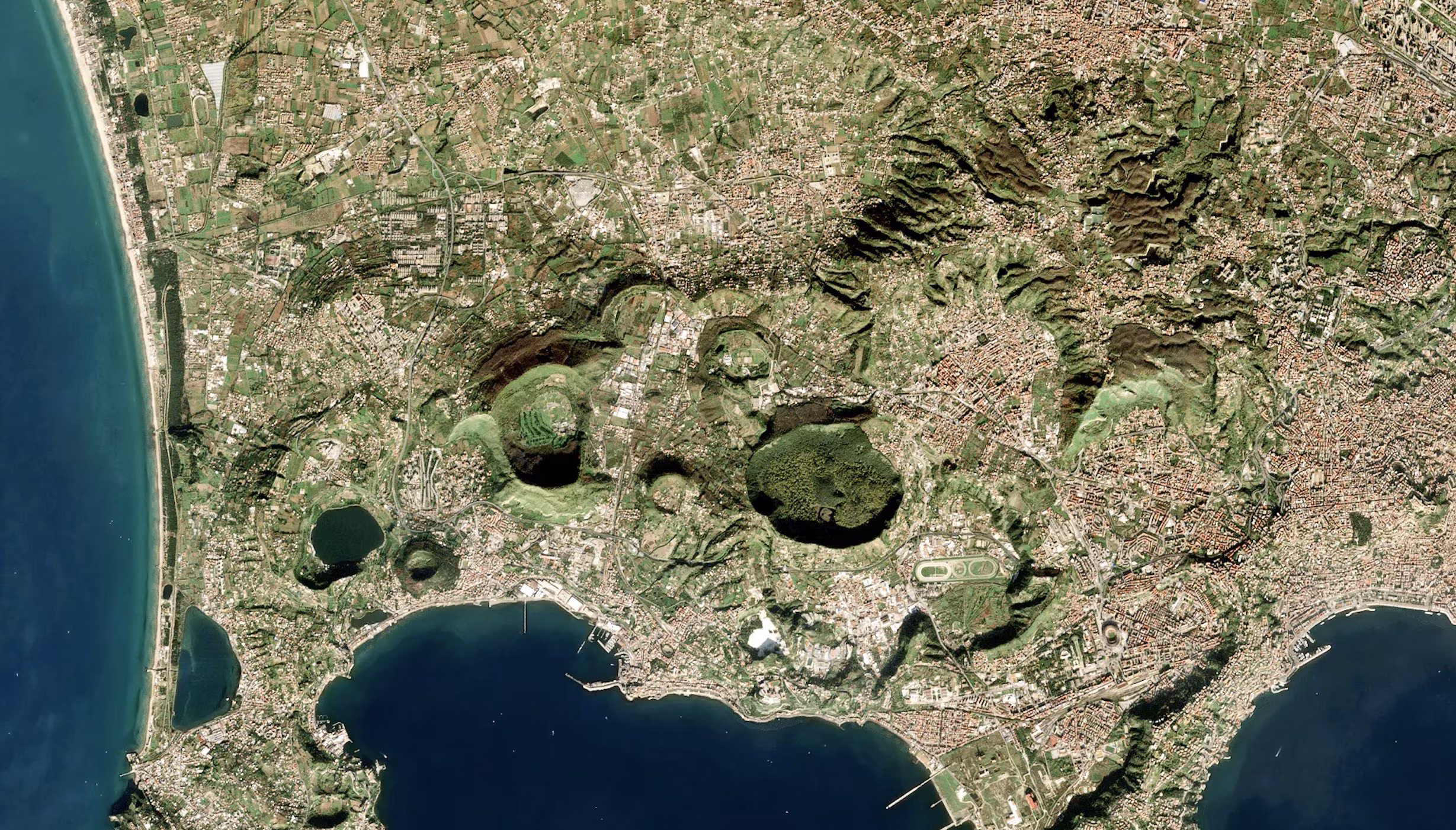 Pourquoi les Campi Flegrei sentent-ils le soufre et ne peut-on pas exclure un tremblement de terre de Mw 5,1 ? L'INGV répond